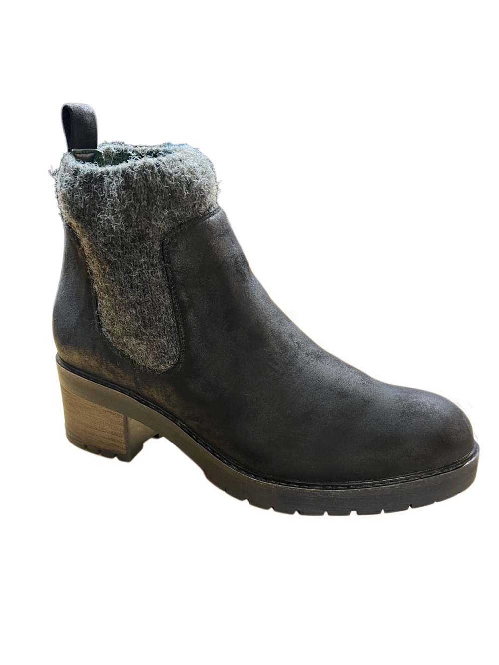 Crown & Ivy Black Suede Pull On Chukka Boots Sz 10.5